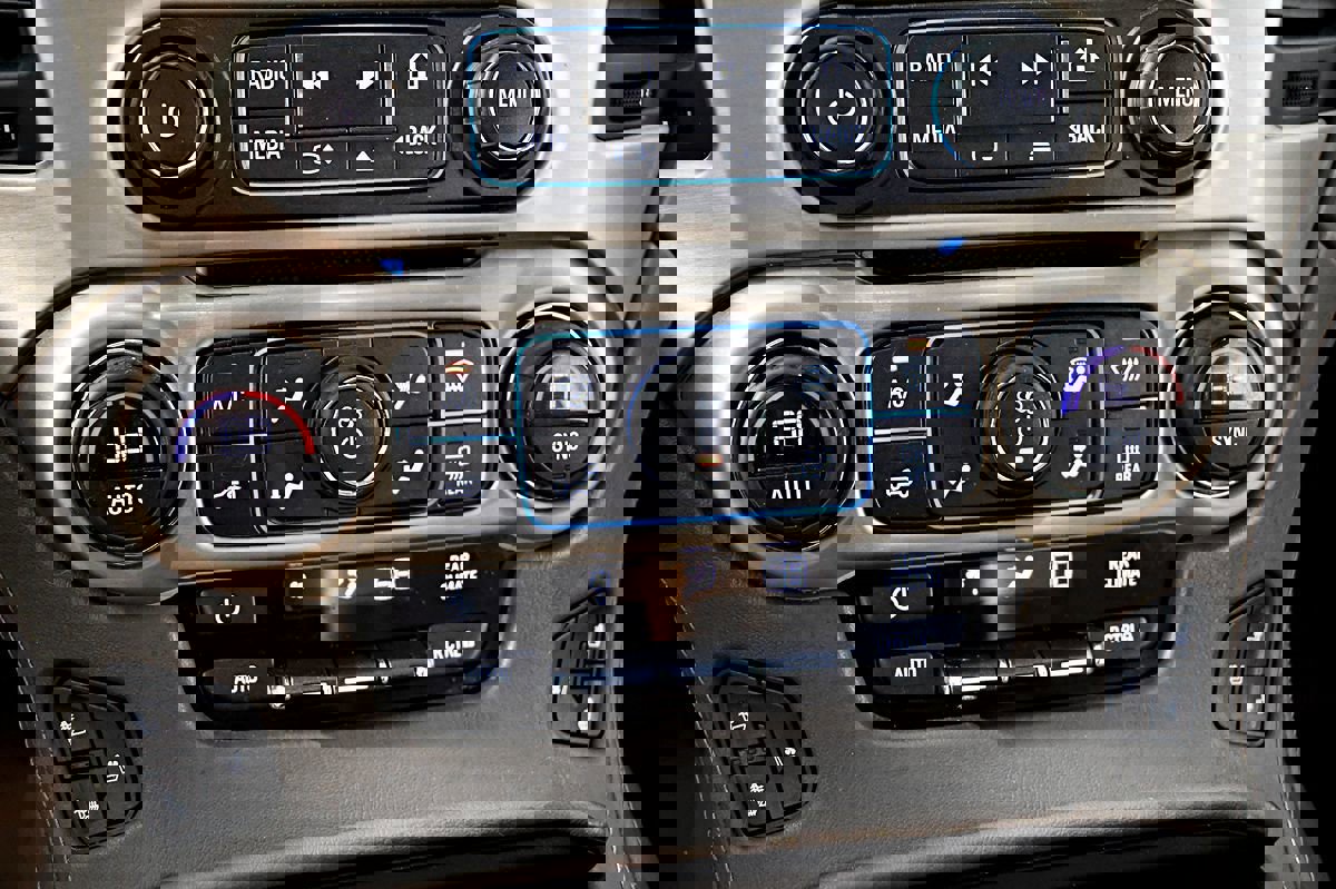 Used 2017 GMC Yukon XL Denali w/ Open Road Package image 36