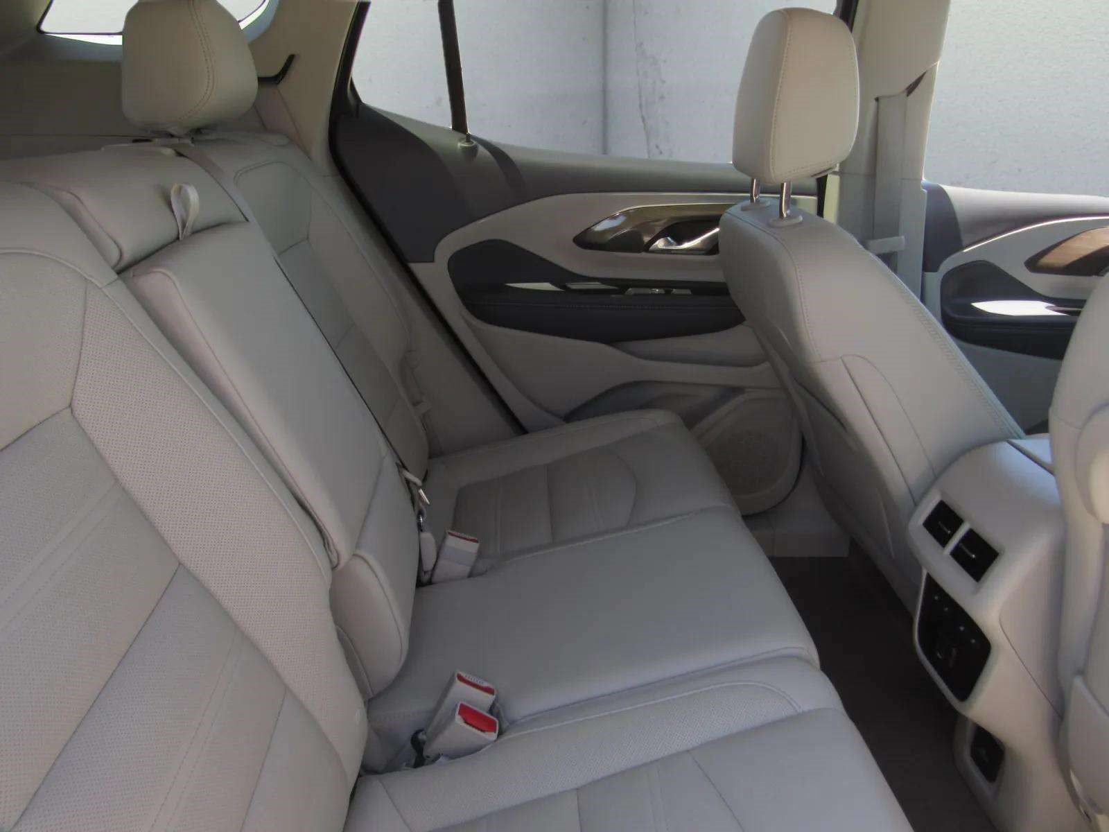 Used 2023 GMC Terrain Denali w/ Denali Premium Package AWD/4WD image 12