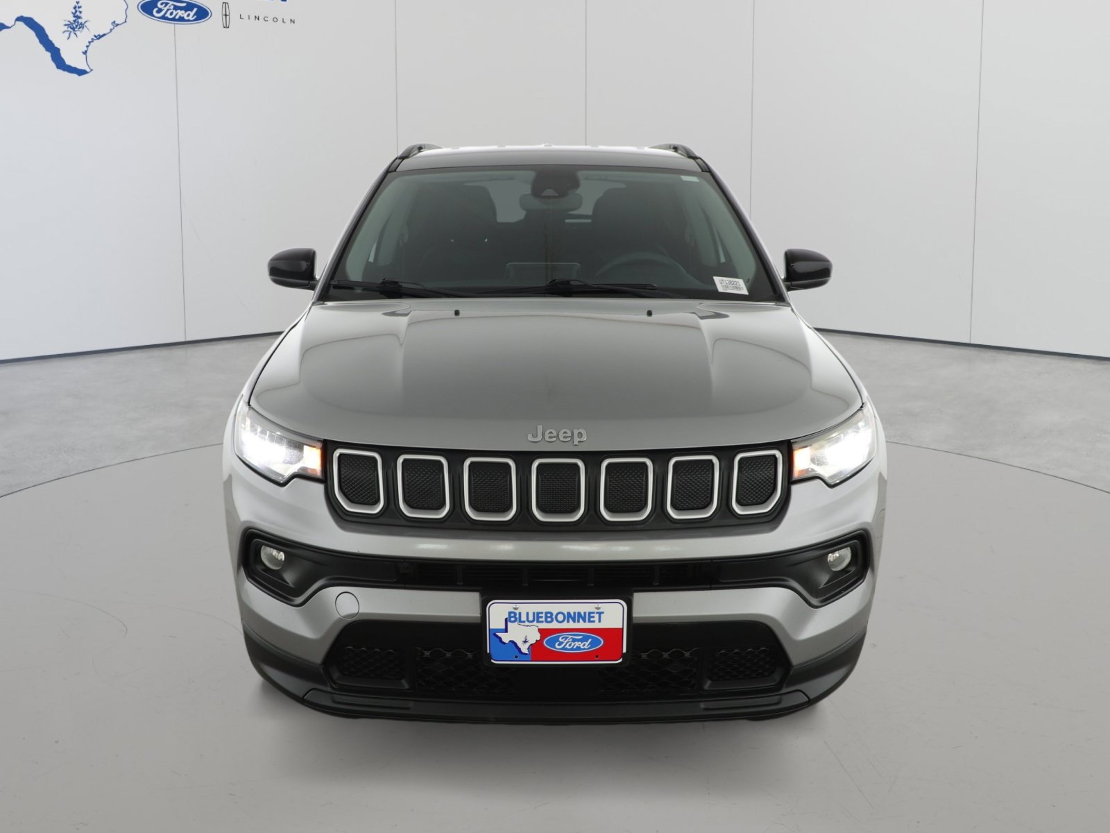 Used 2022 Jeep Compass Latitude FWD image 3