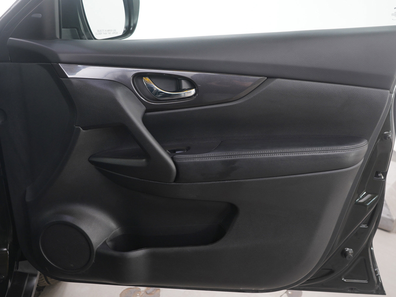 Used 2020 Nissan Rogue SV image 12