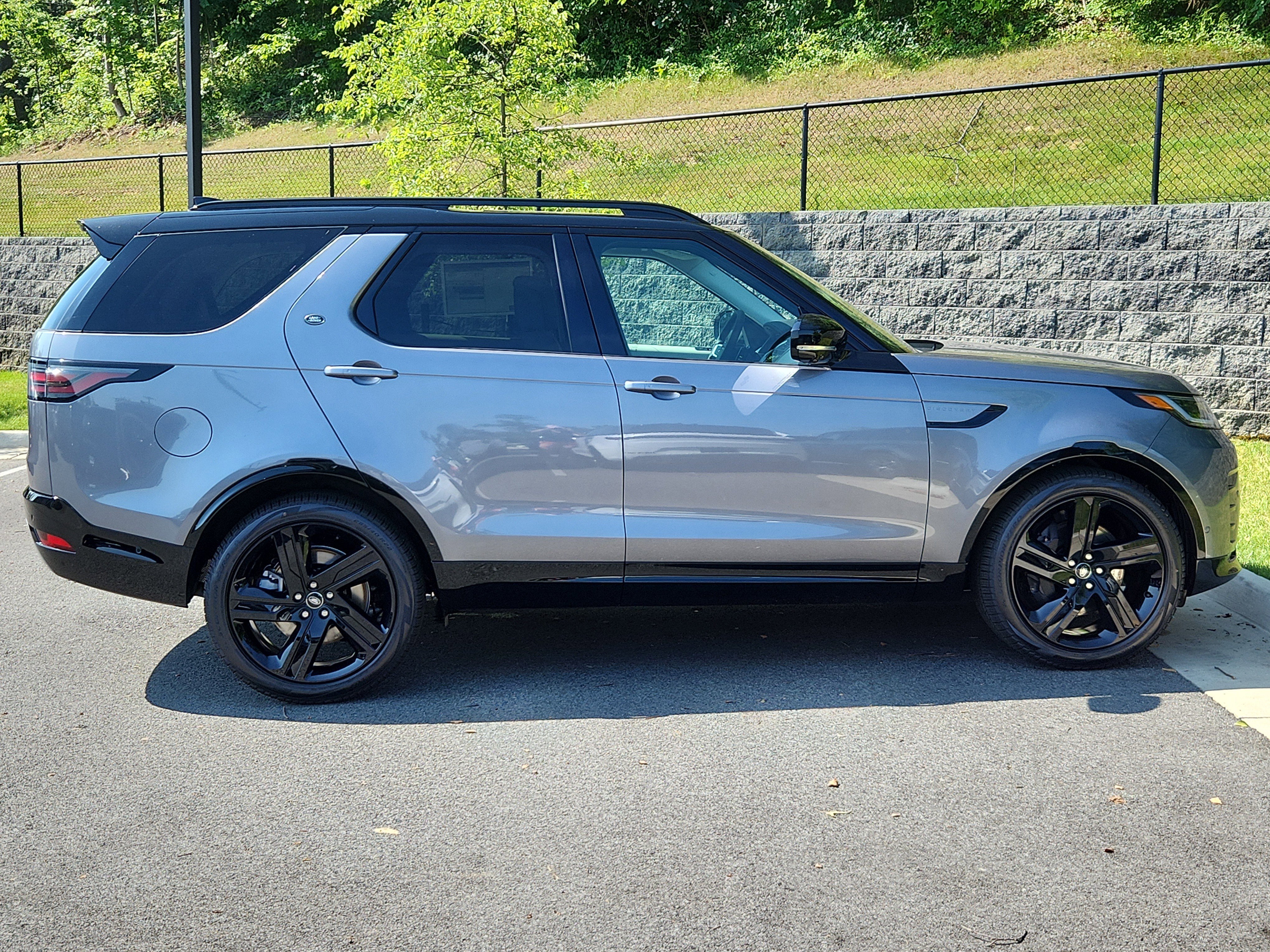 New 2025 Land Rover Discovery Dynamic SE image 11