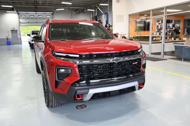 New 2026 Chevrolet Traverse Z71 w/ Driver Confidence Package AWD/4WD image 3