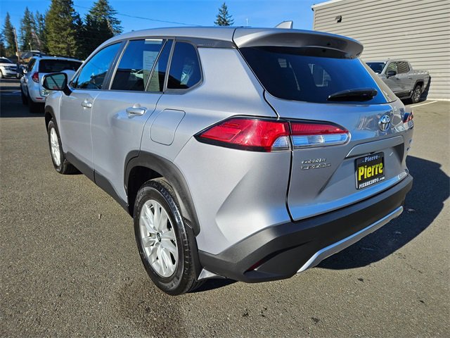 Used 2024 Toyota Corolla Cross LE image 3