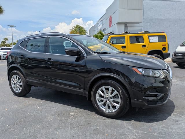 Used 2020 Nissan Rogue Sport SV FWD image 1