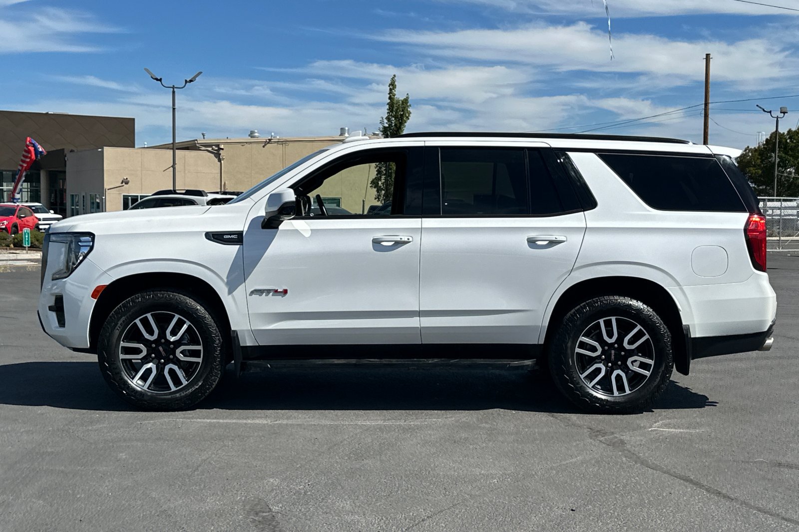 Used 2024 GMC Yukon AT4 w/ Technology Package AWD/4WD image 7