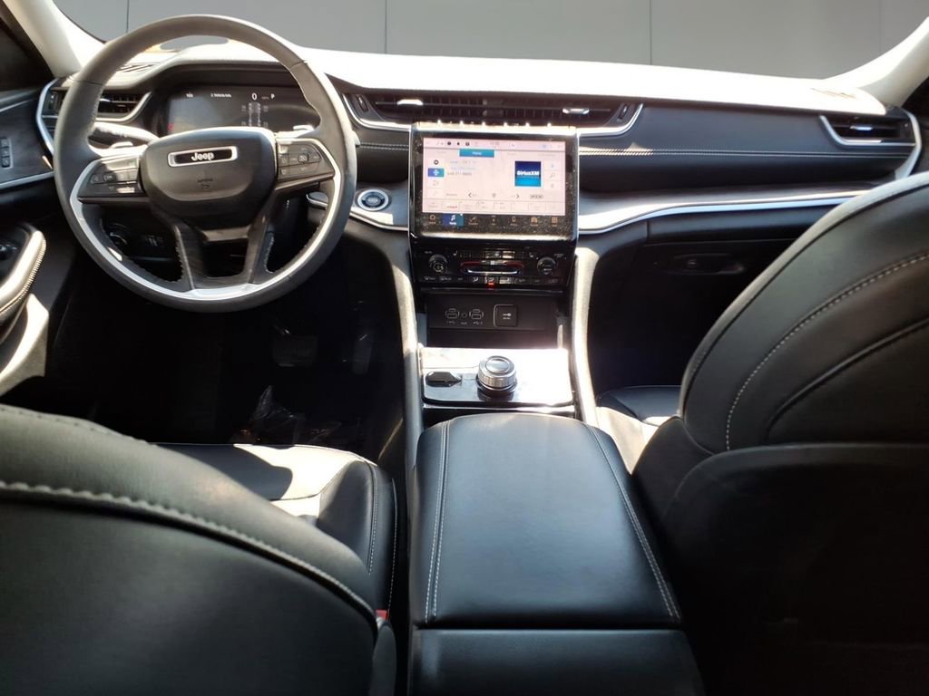 Used 2023 Jeep Grand Cherokee Limited image 13