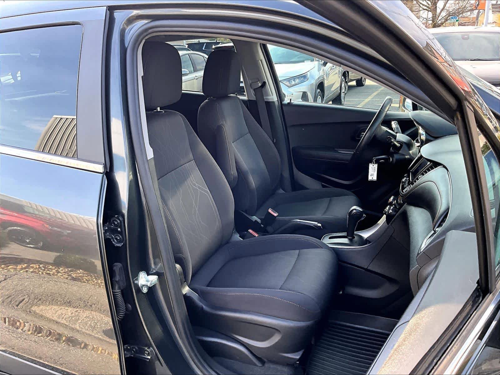 Used 2020 Chevrolet Trax LT image 11