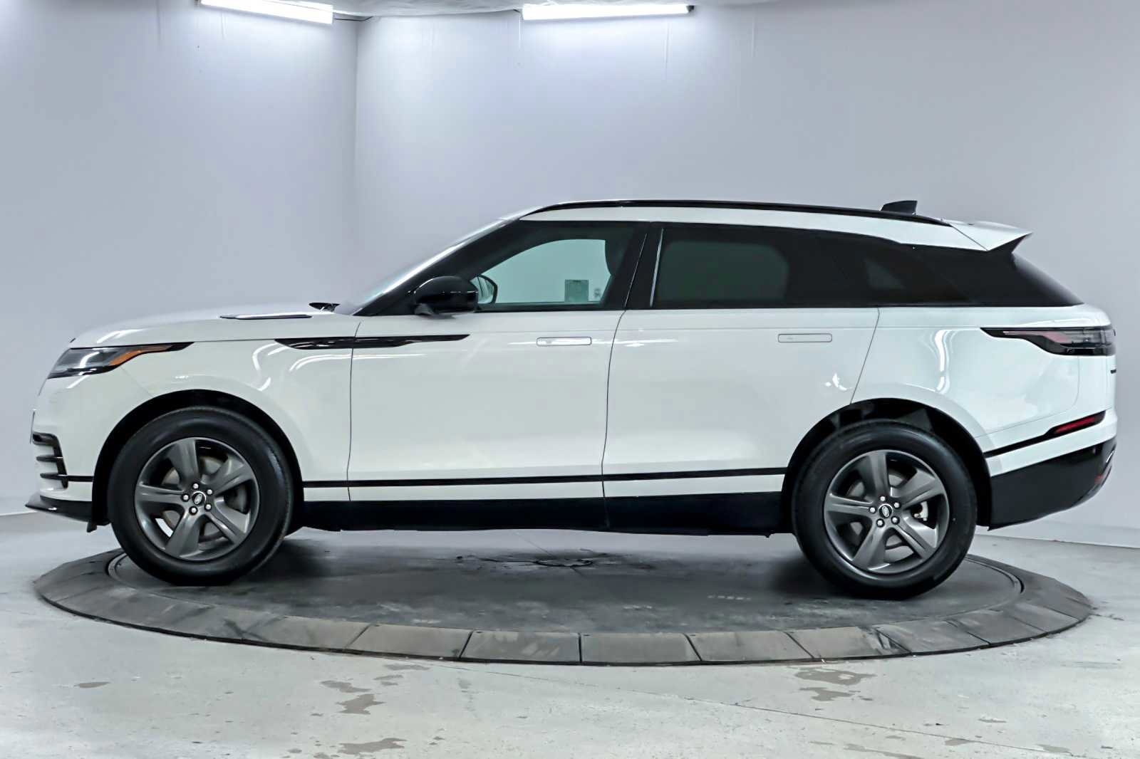 Used 2025 Land Rover Range Rover Velar Dynamic SE image 5