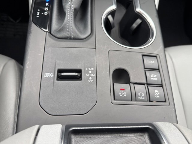 Used 2025 Toyota Highlander XLE image 30