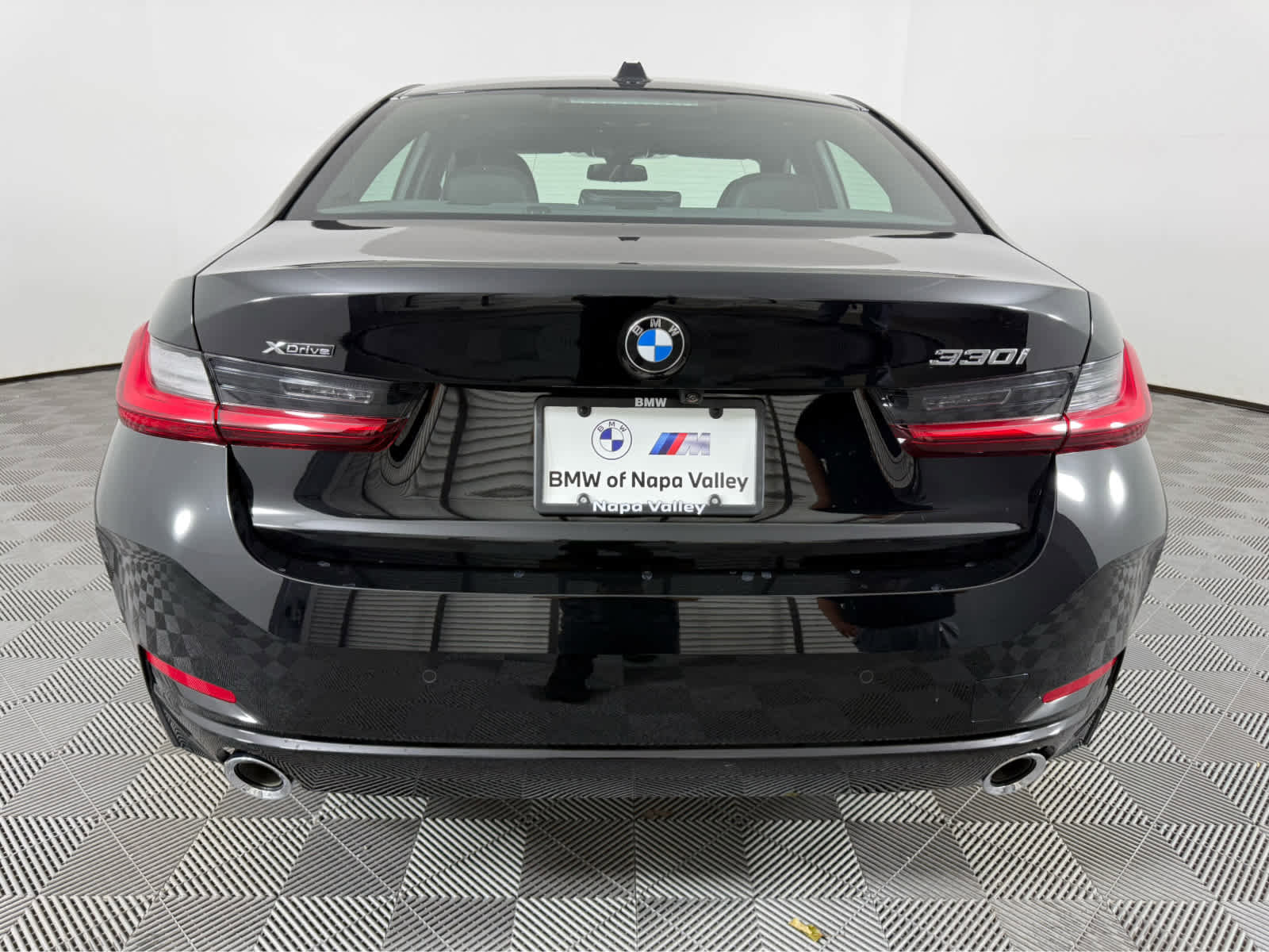 New 2026 BMW 330i xDrive Sedan w/ Convenience Package AWD/4WD image 4
