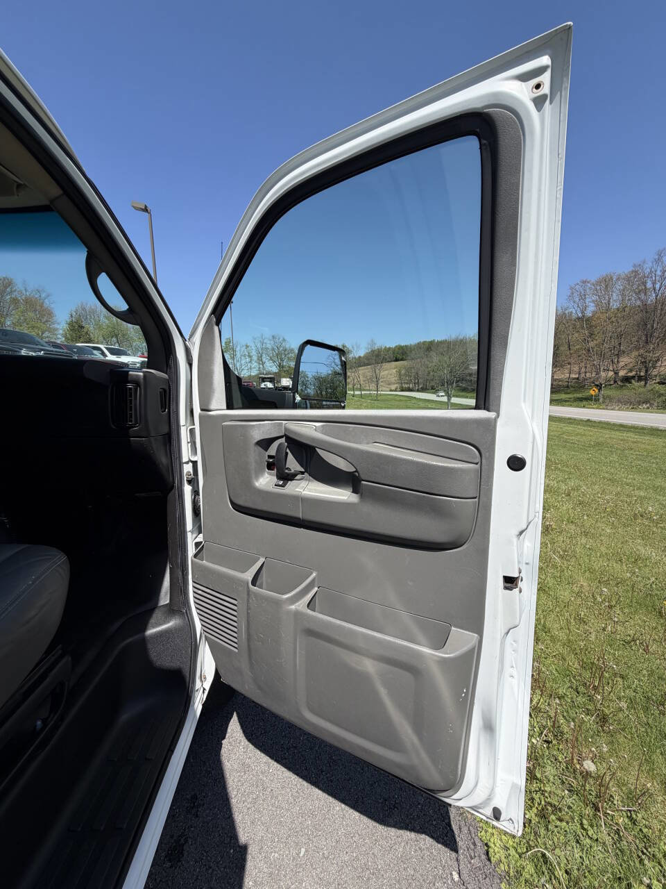 Used 2011 Chevrolet Express 3500 RWD image 40