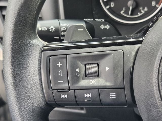 Used 2023 Nissan Rogue SV FWD image 27