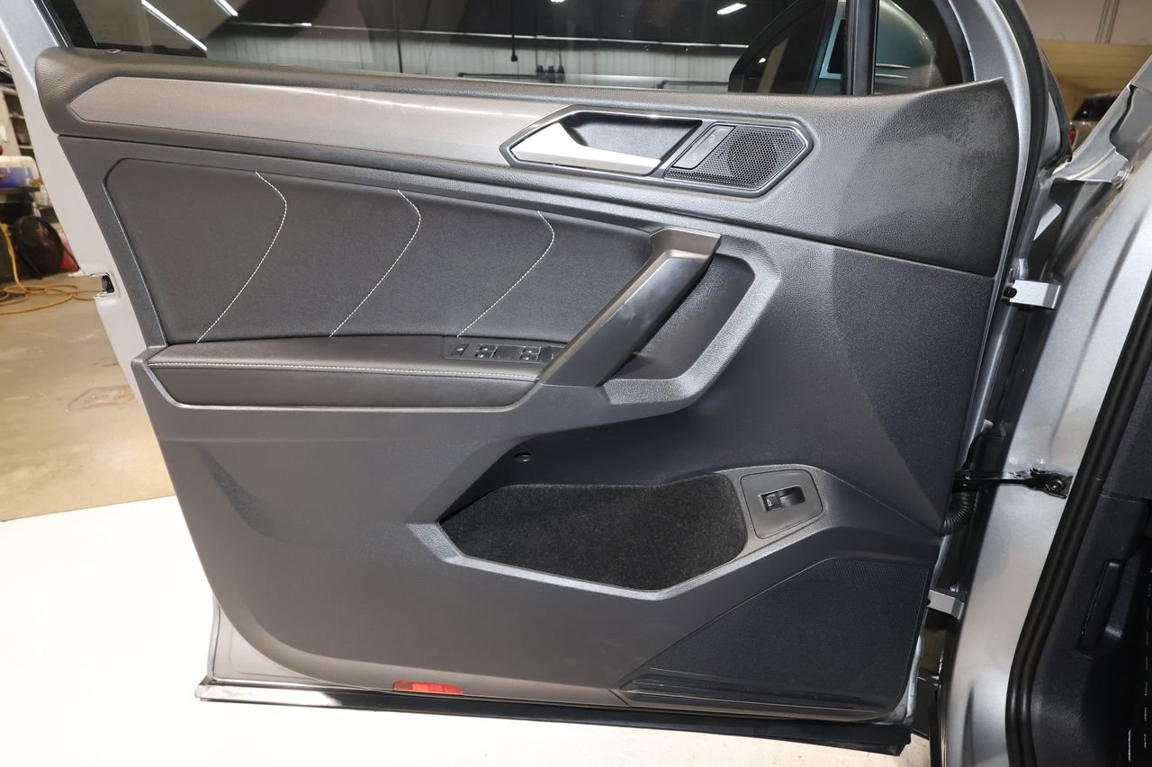 Used 2023 Volkswagen Tiguan SE w/ Panoramic Sunroof Package image 20
