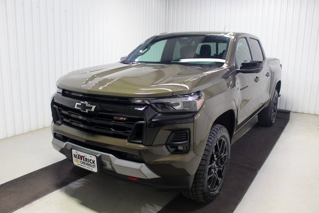 Used 2024 Chevrolet Colorado Z71 w/ LPO, Dark Essentials Package image 3