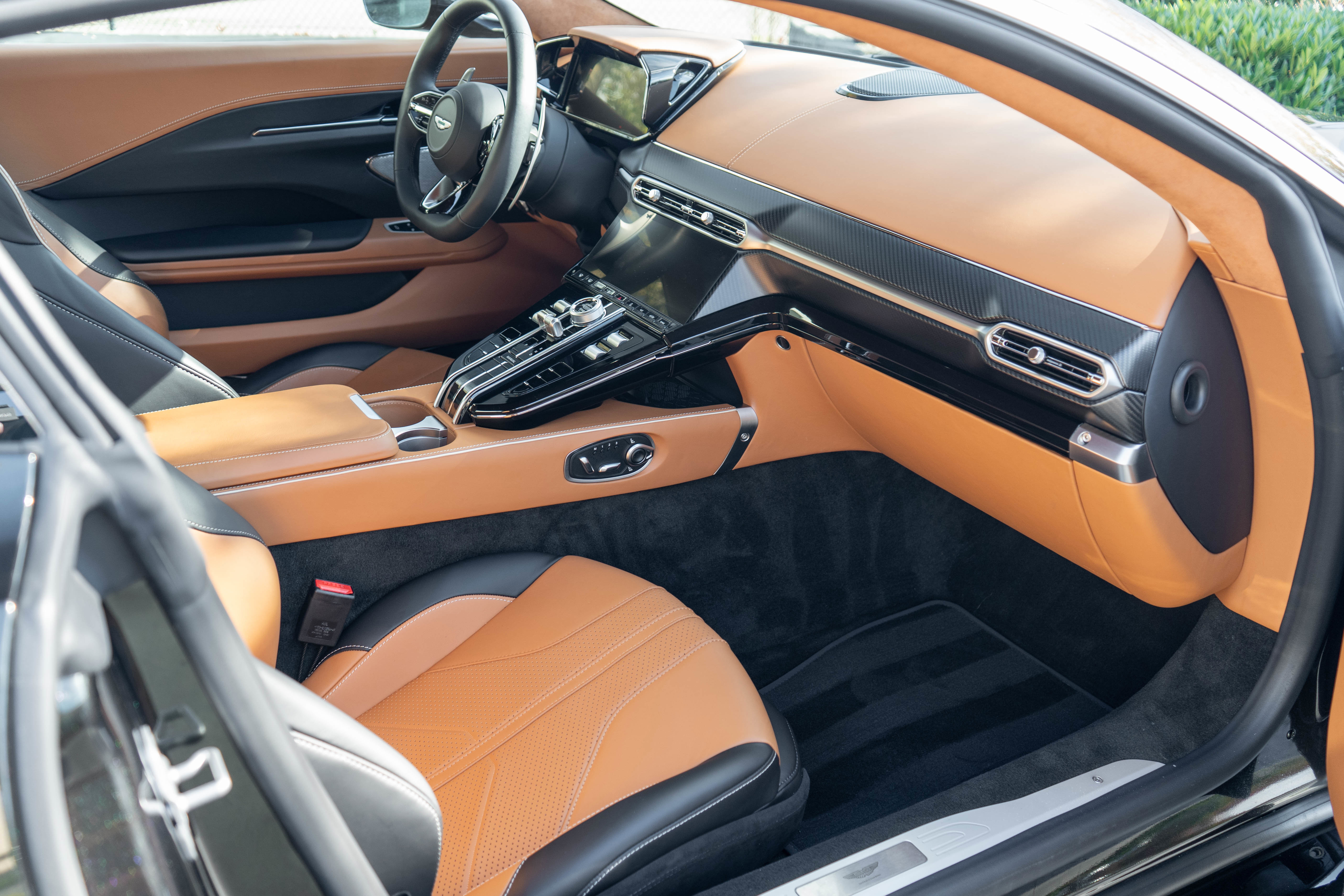 Used 2025 Aston Martin V8 Vantage Coupe image 26