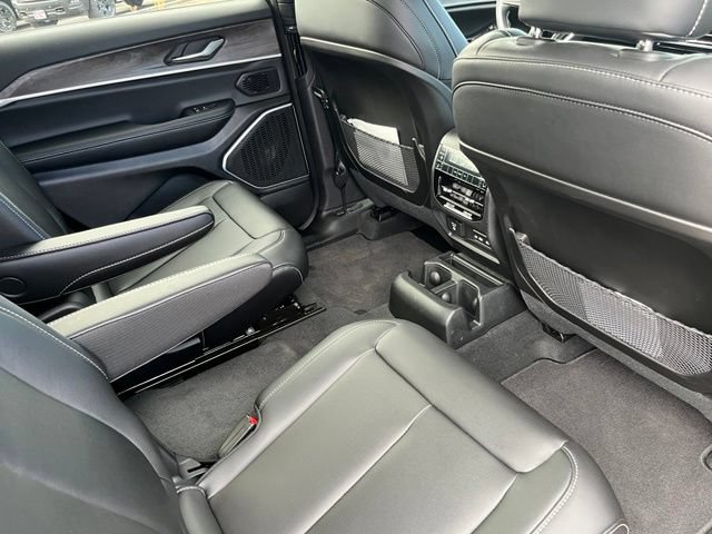 New 2026 Jeep Grand Cherokee L Limited w/ Limited Altitude Package AWD/4WD image 22