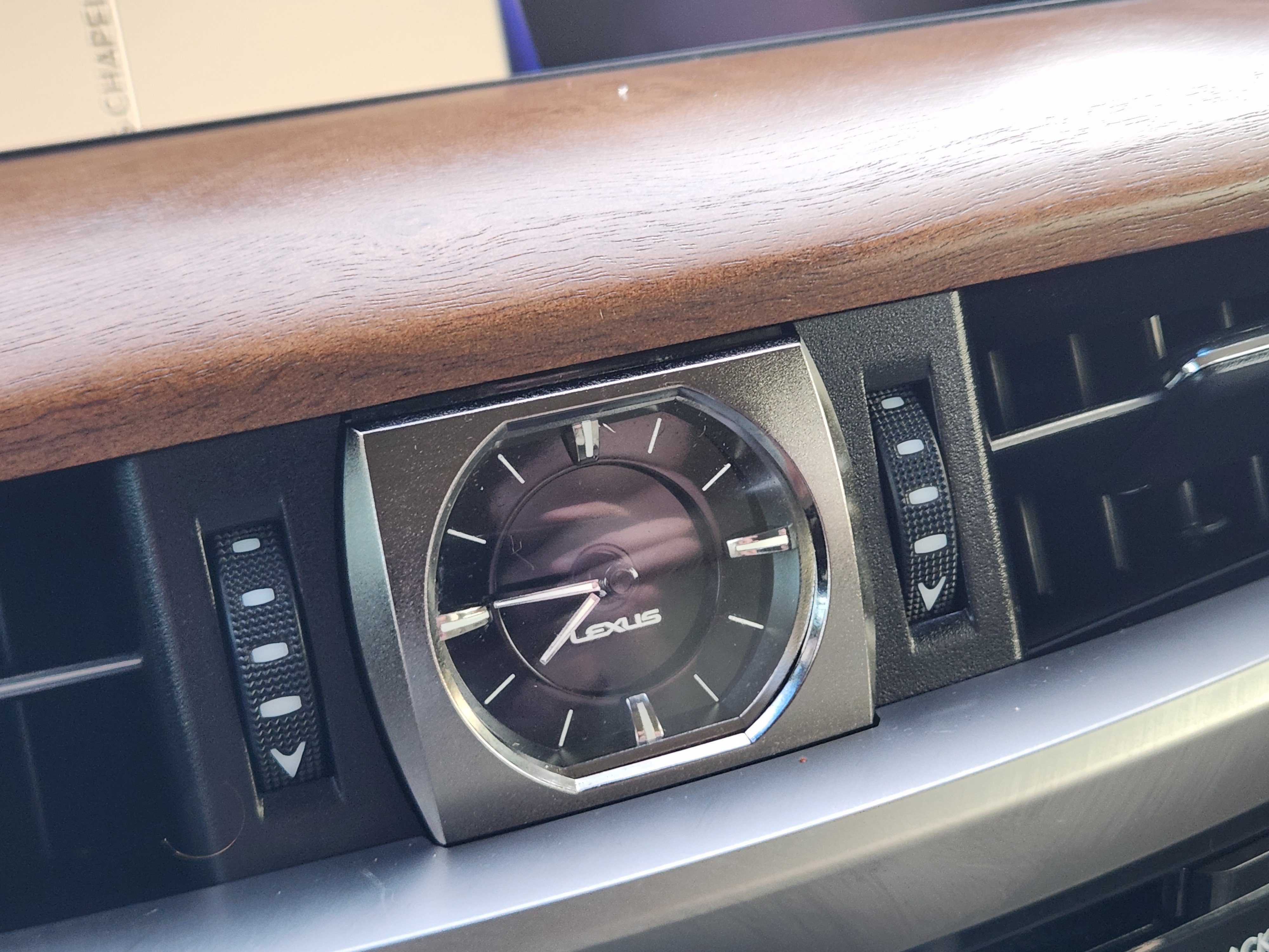 Used 2021 Lexus LX 570 4WD w/ Luxury Package image 13