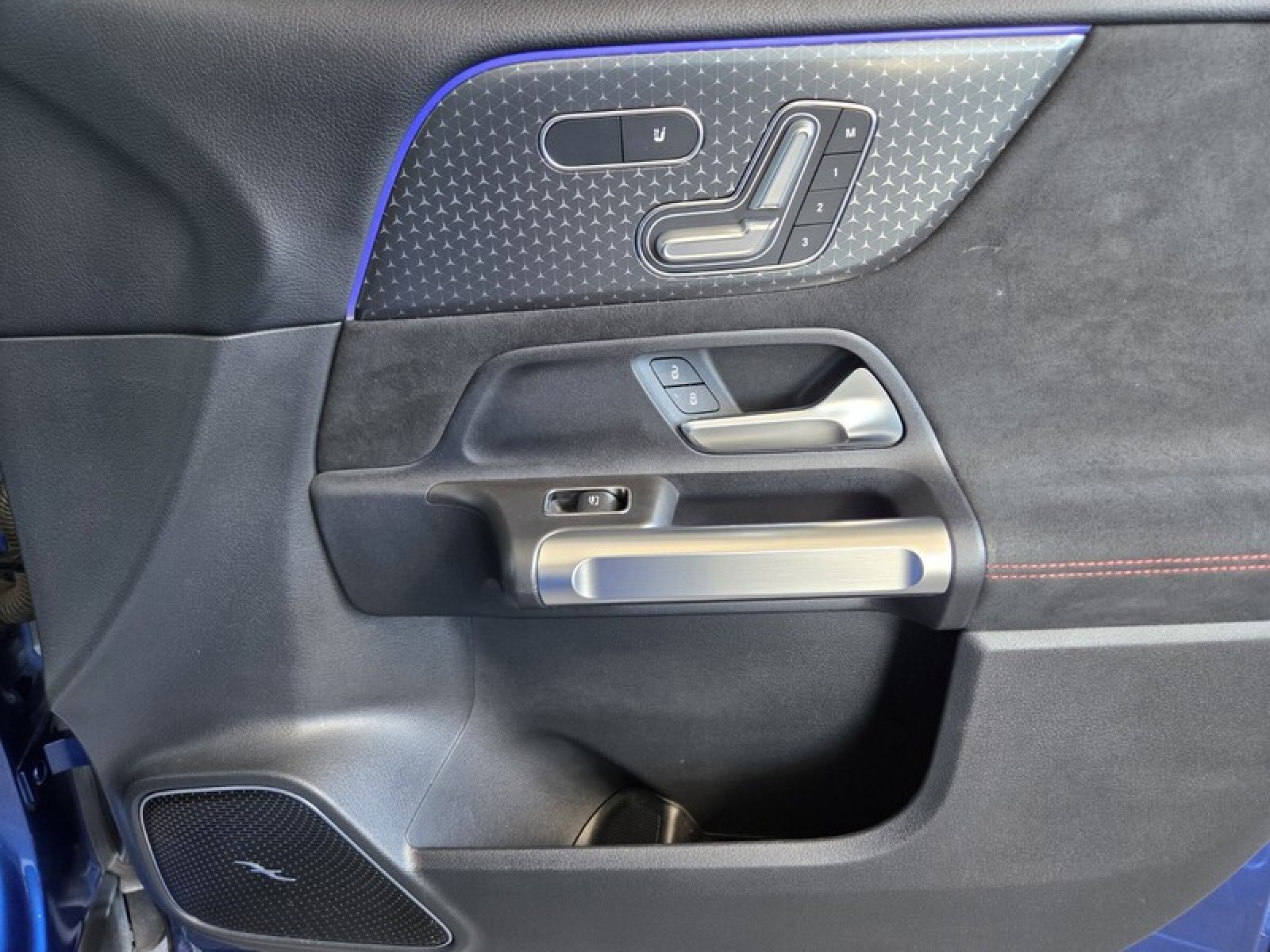 Used 2024 Mercedes-Benz GLB 250 image 21