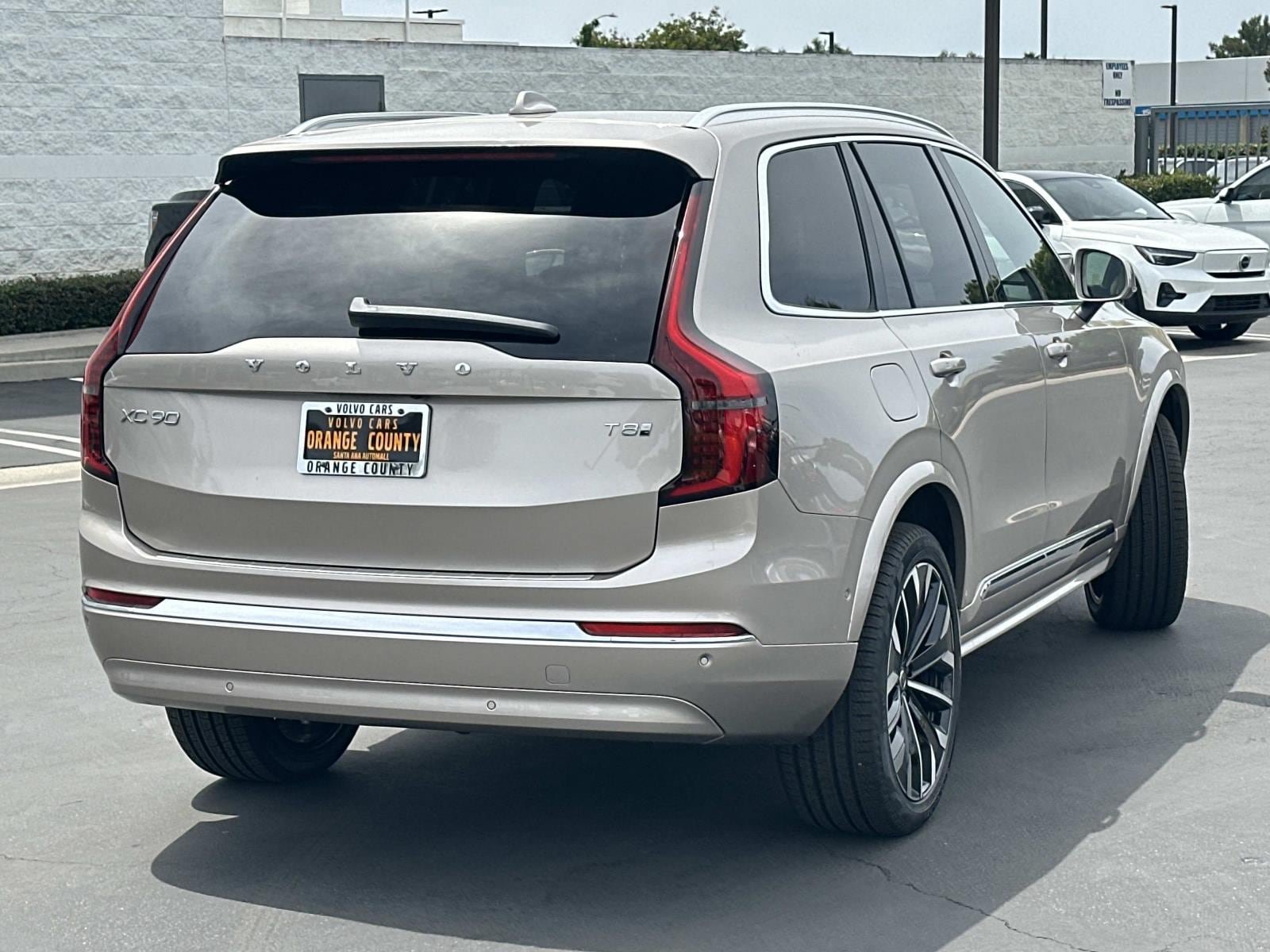 New 2026 Volvo XC90 T8 Plus w/ Protection Package Premier AWD/4WD image 6