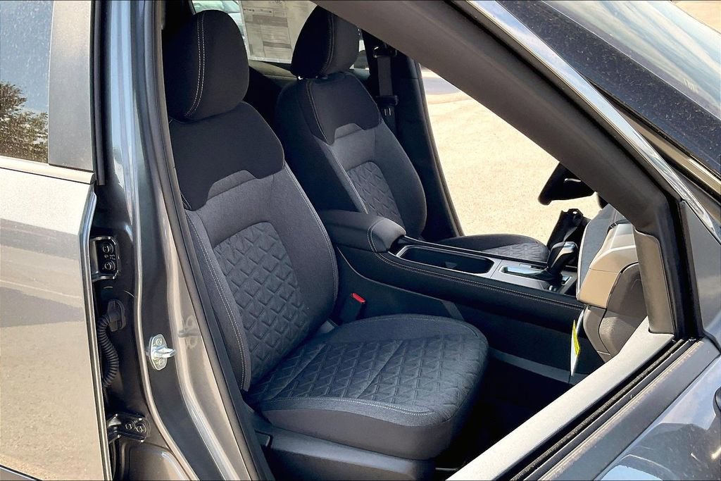 Used 2025 Nissan Kicks SV AWD/4WD image 42