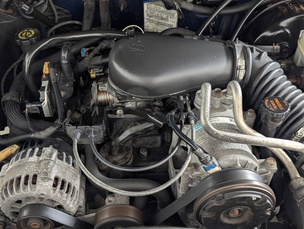 Used 2002 GMC Sonoma SLS w/ Marketing Option Pkg image 10