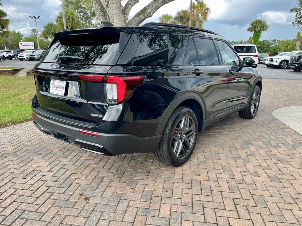 Used 2025 Ford Explorer ST-Line w/ ST-Line Street Pack AWD/4WD image 6