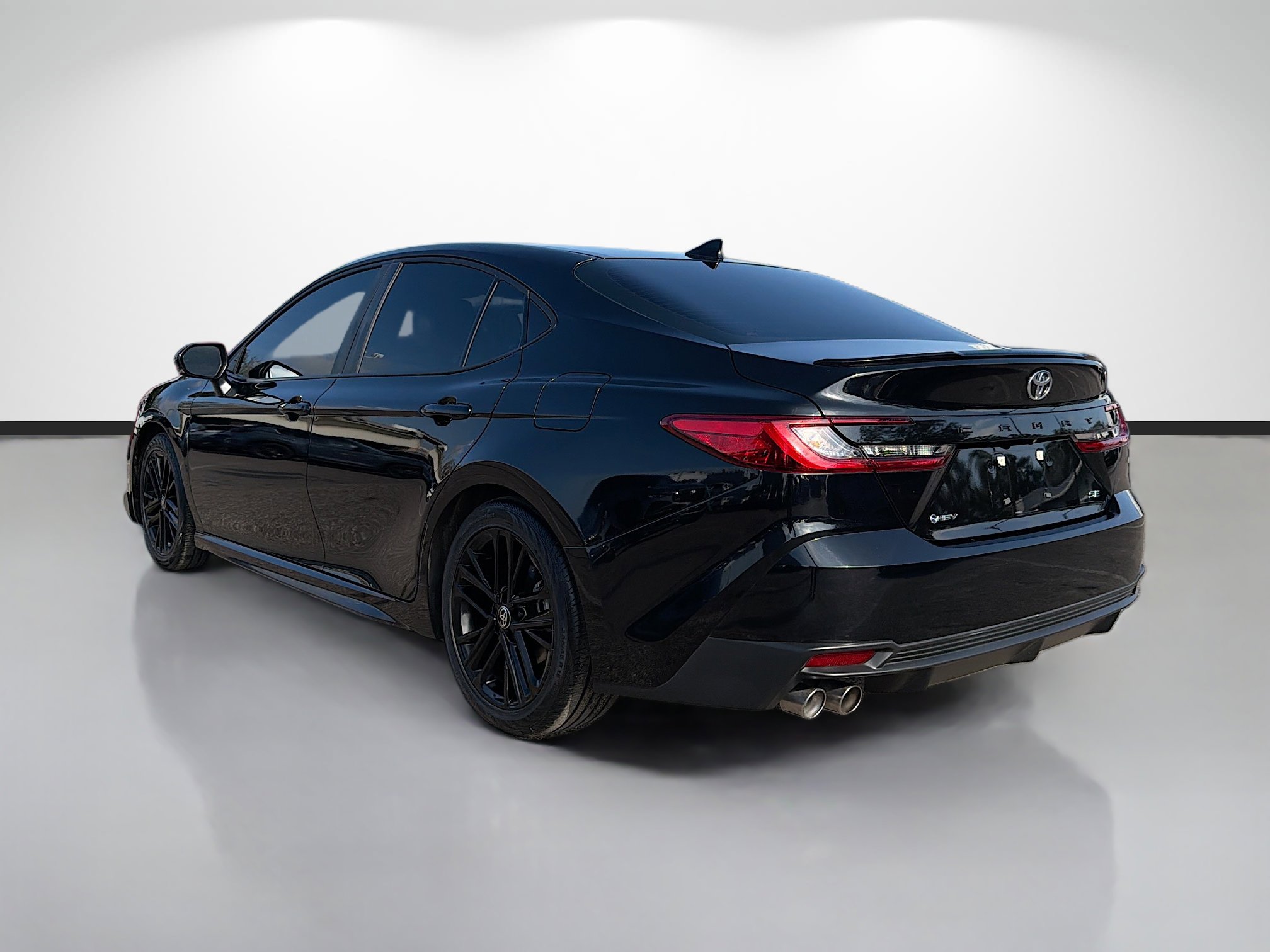 Used 2025 Toyota Camry SE w/ Multimedia Upgrade Package image 5