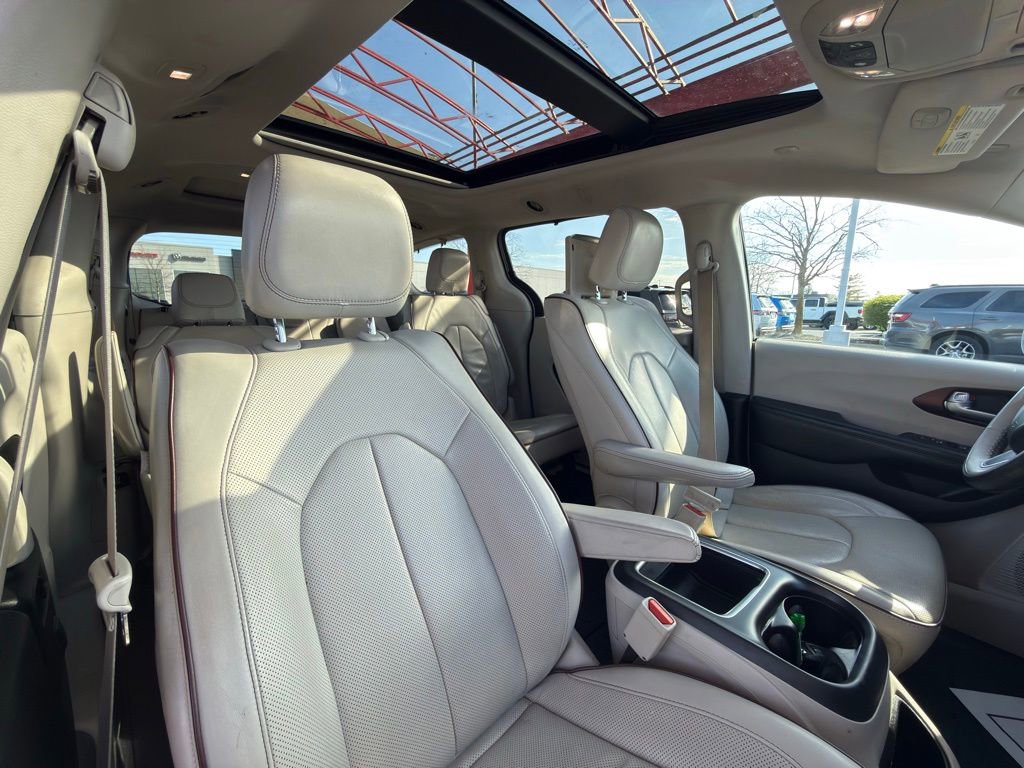 Used 2017 Chrysler Pacifica Limited image 46