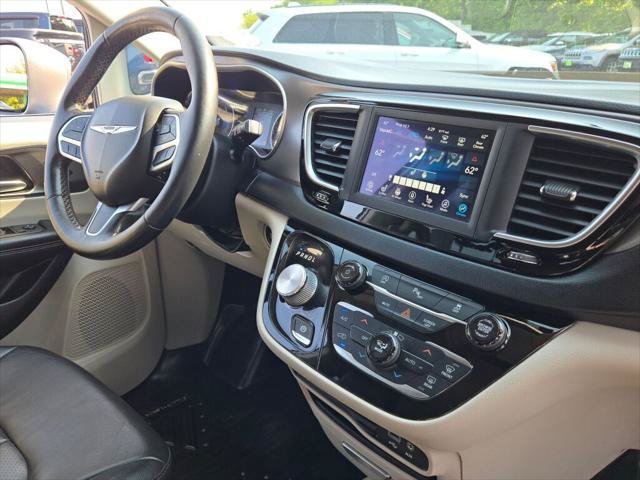 Certified 2020 Chrysler Pacifica Touring-L FWD image 8