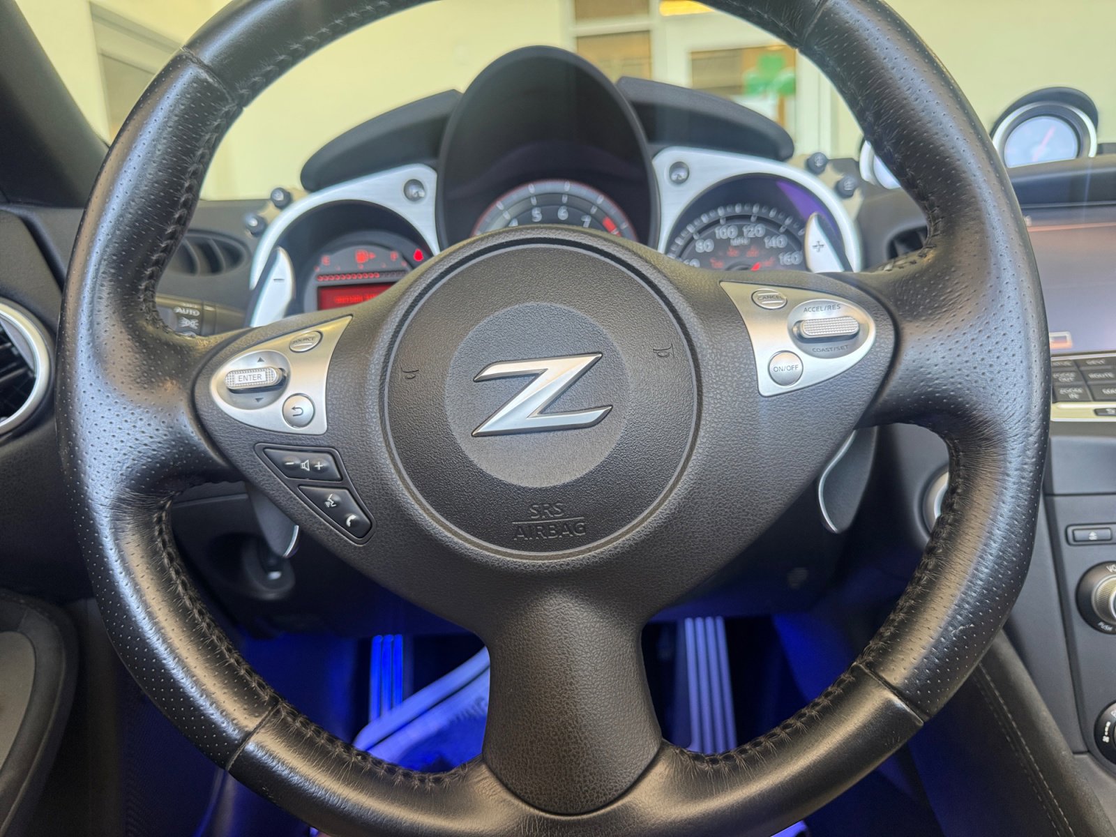 Used 2014 Nissan 370Z Touring w/ Sport Package image 9