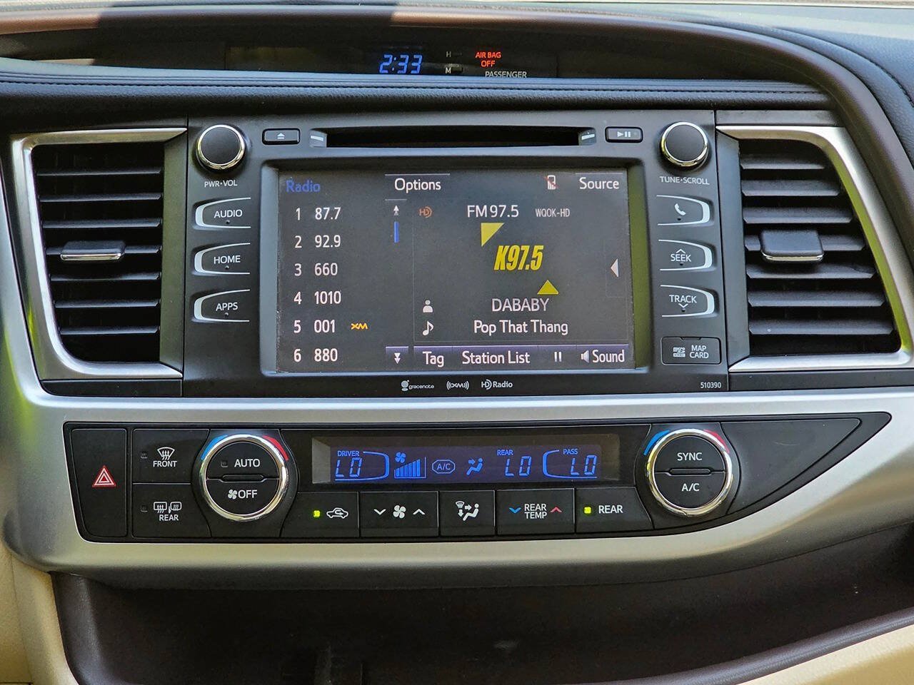 Used 2019 Toyota Highlander XLE AWD/4WD image 23