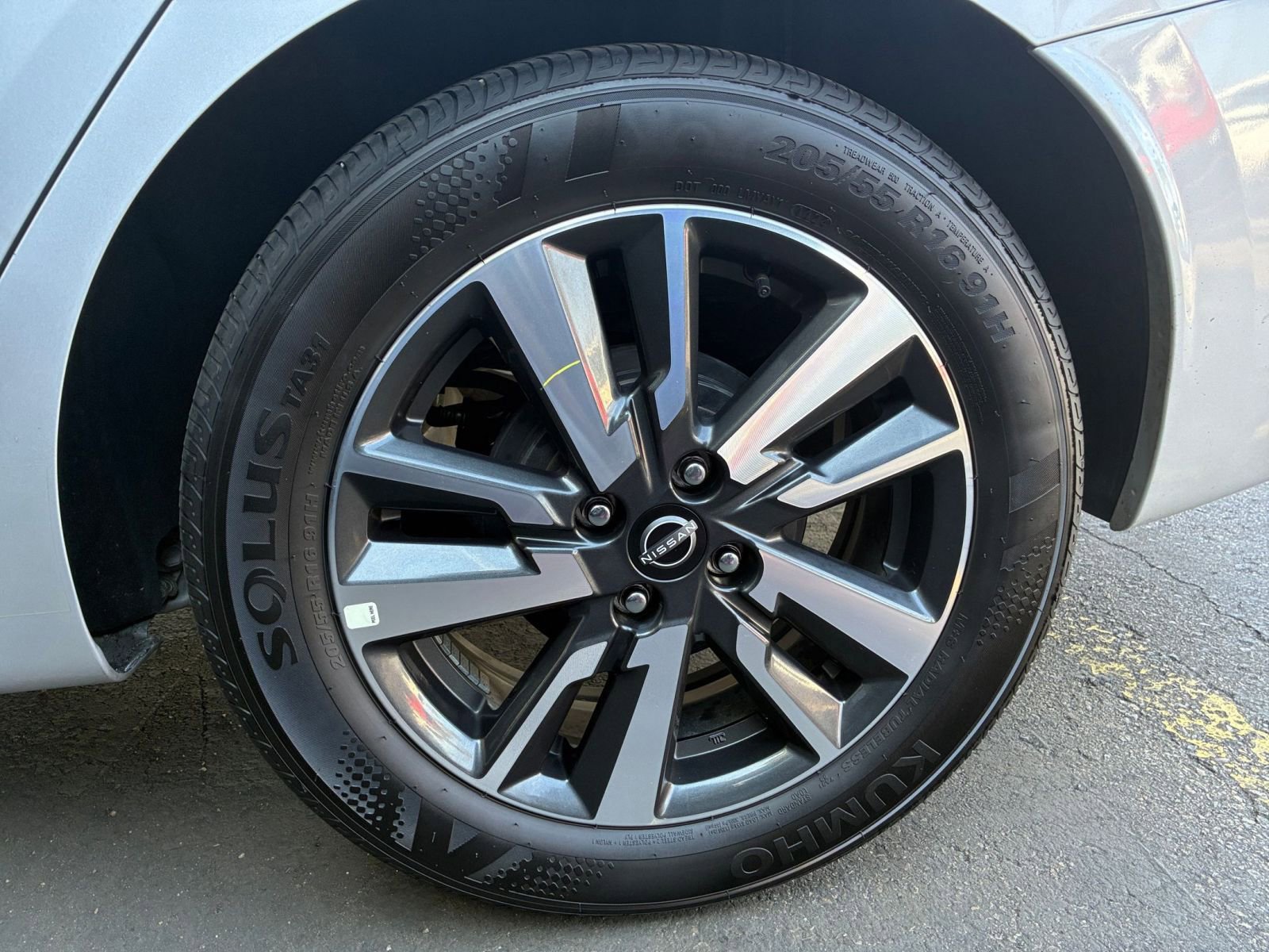 Used 2025 Nissan Versa SV image 28