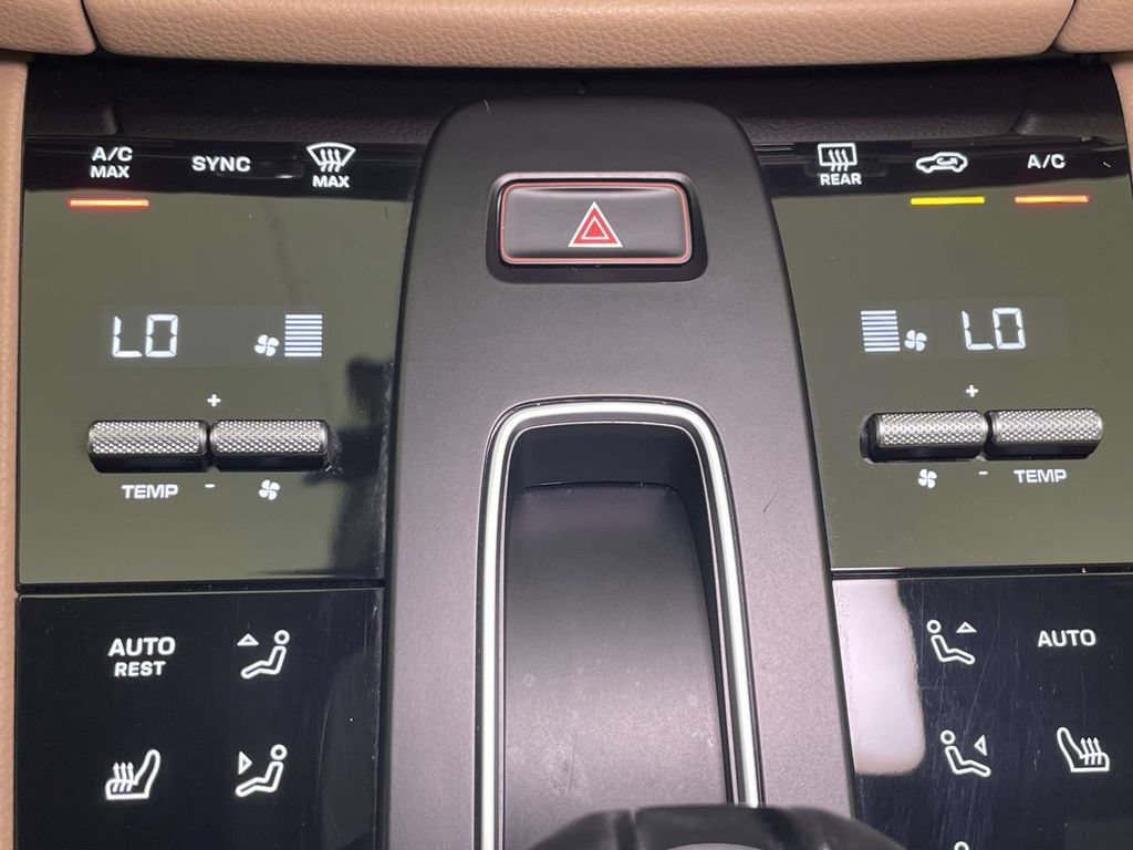 Certified 2023 Porsche Macan AWD/4WD image 32