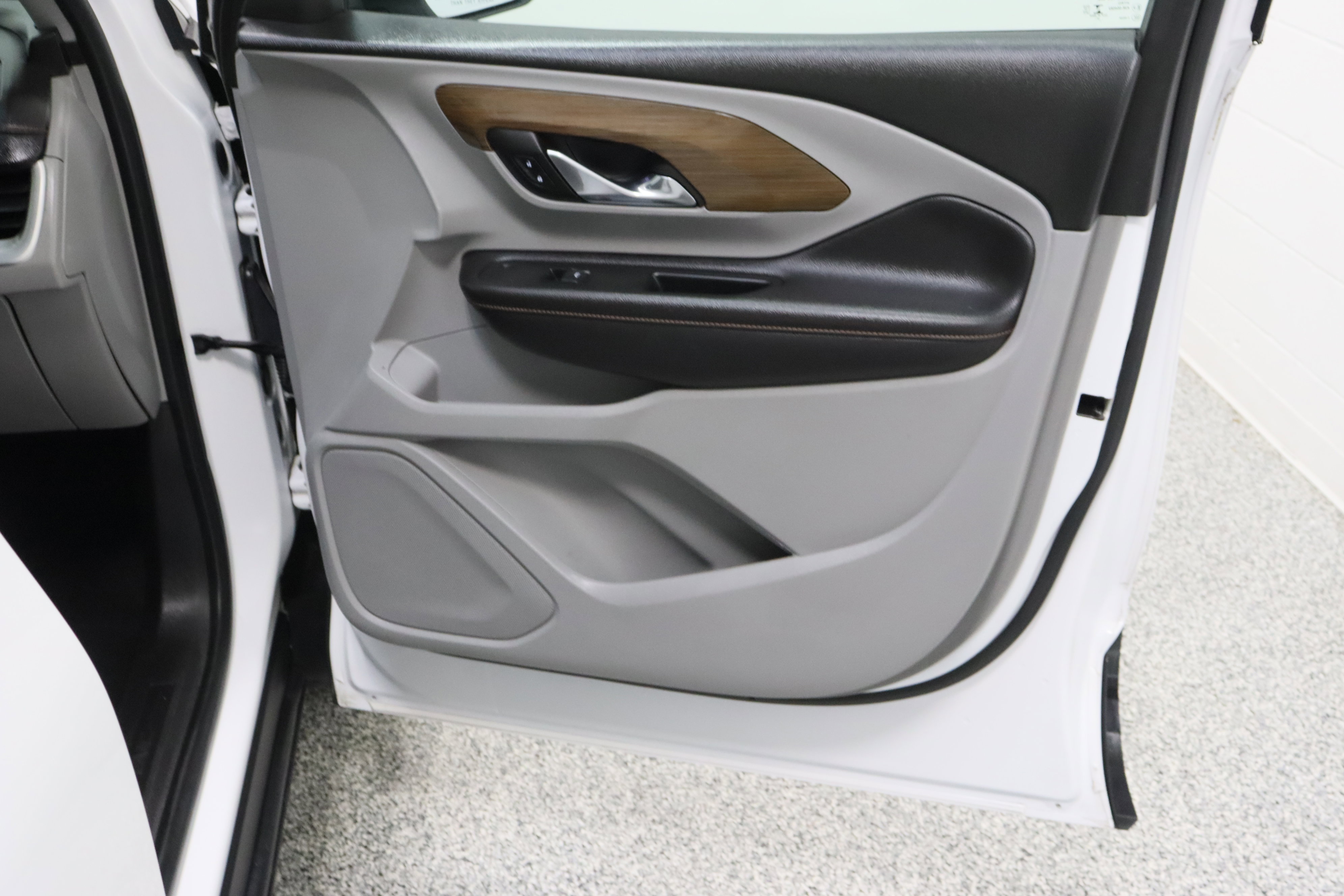Used 2018 GMC Terrain SLE w/ Driver Convenience Package FWD image 35