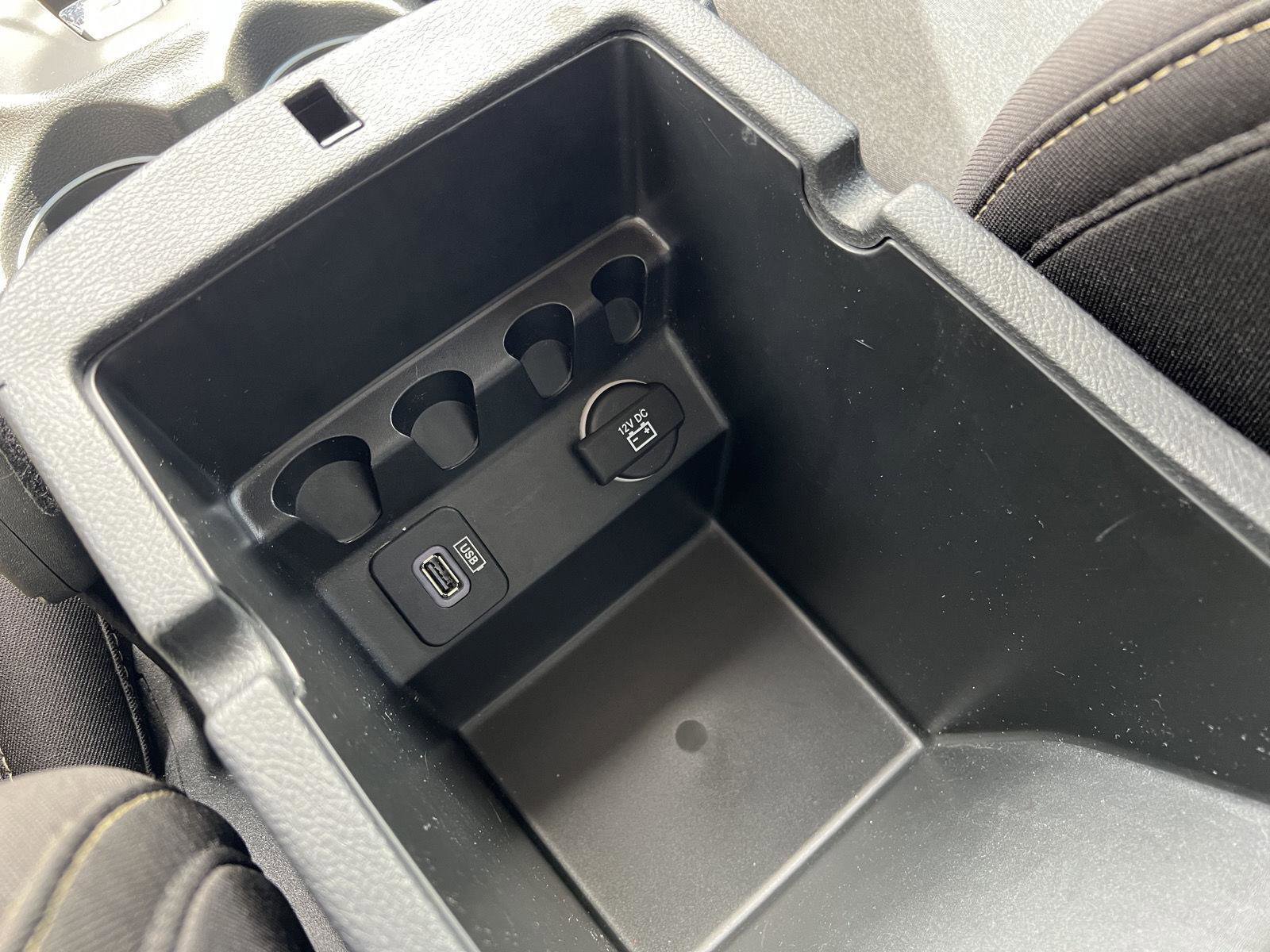 Used 2015 Jeep Cherokee Sport w/ Cold Weather Group FWD image 39