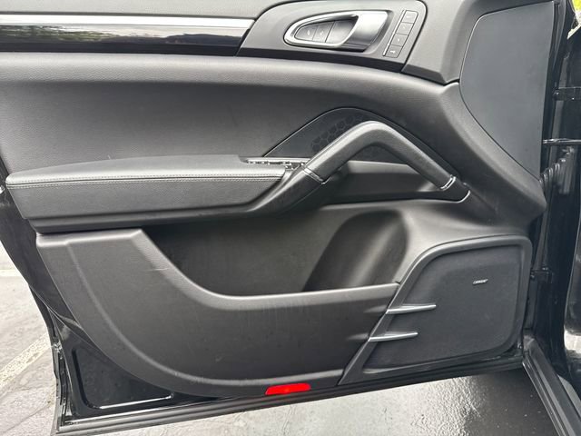 Used 2017 Porsche Cayenne Platinum Edition image 9