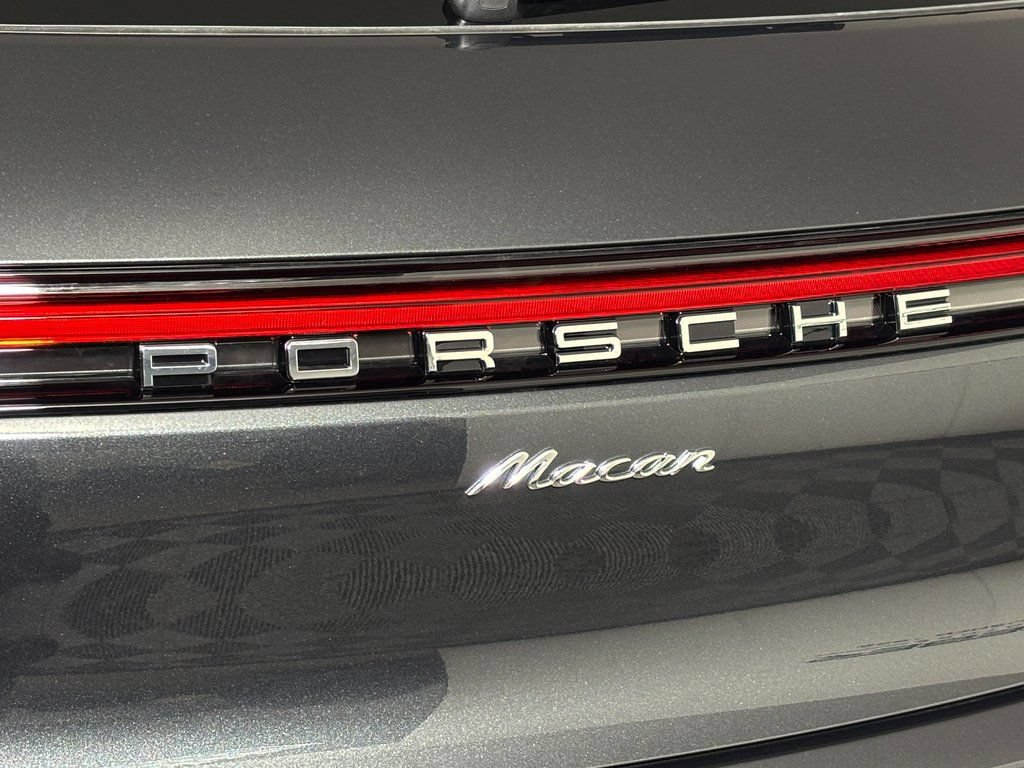 Certified 2026 Porsche Macan AWD/4WD image 13