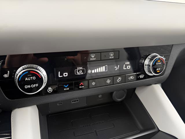 New 2025 Mitsubishi Outlander SEL image 21