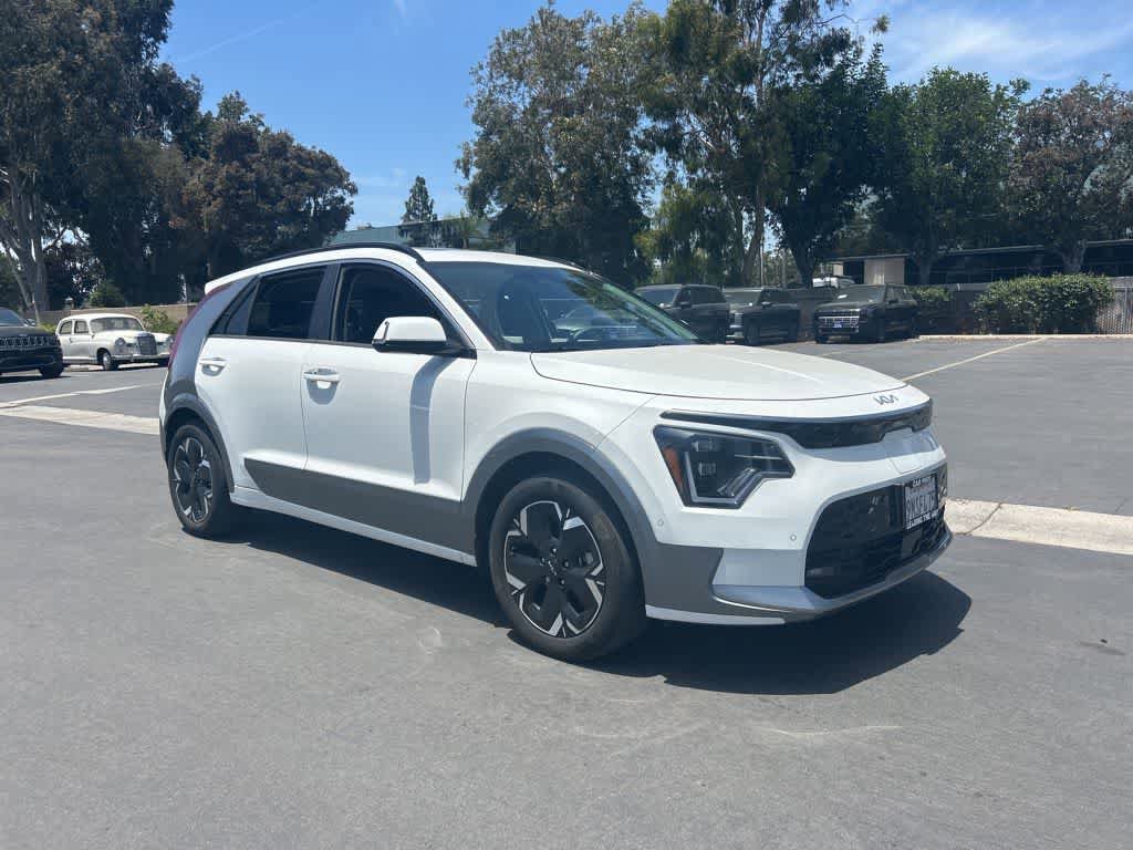 Used 2024 Kia Niro Wave w/ Wave Preserve Package FWD image 2
