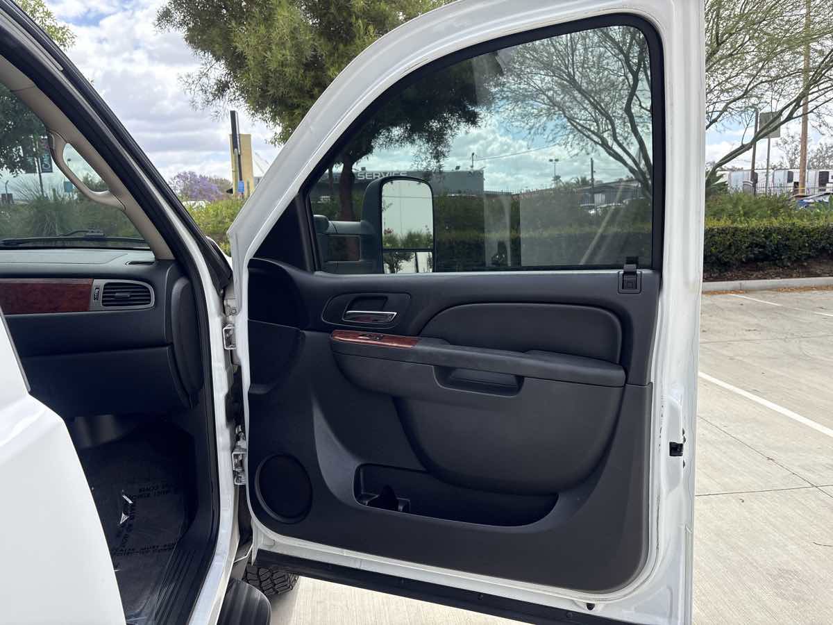 Used 2012 Chevrolet Suburban 2500 LS w/ Convenience Package 1 RWD image 17