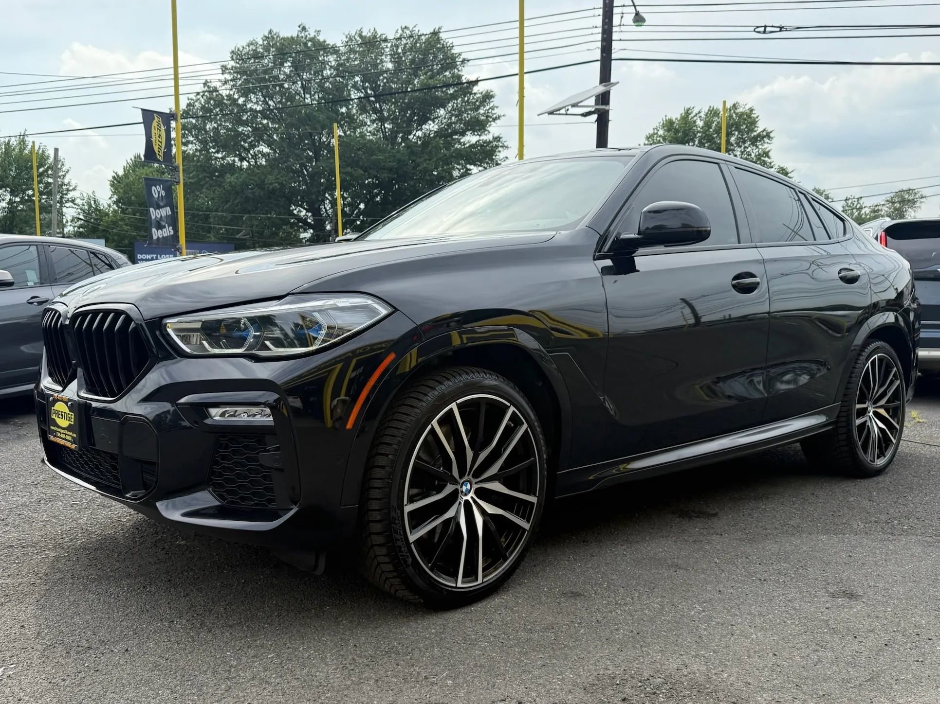 Used 2021 BMW X6 M50i w/ Executive Package image 2