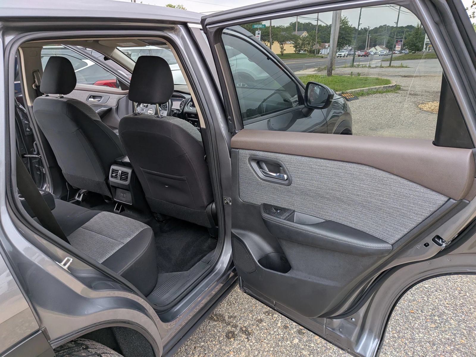 Used 2023 Nissan Rogue SV AWD/4WD image 33
