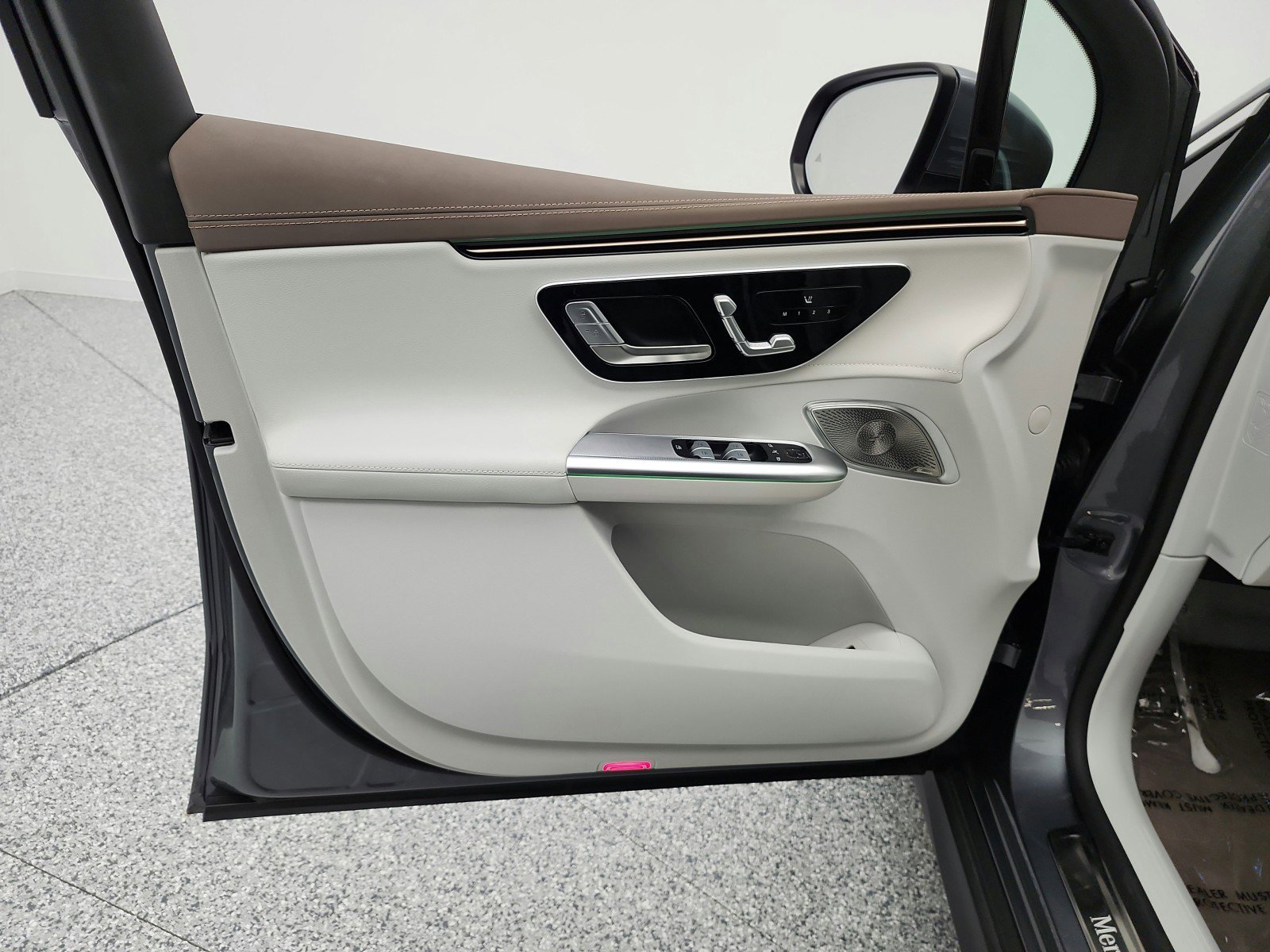 Used 2023 Mercedes-Benz EQE 350+ SUV image 15