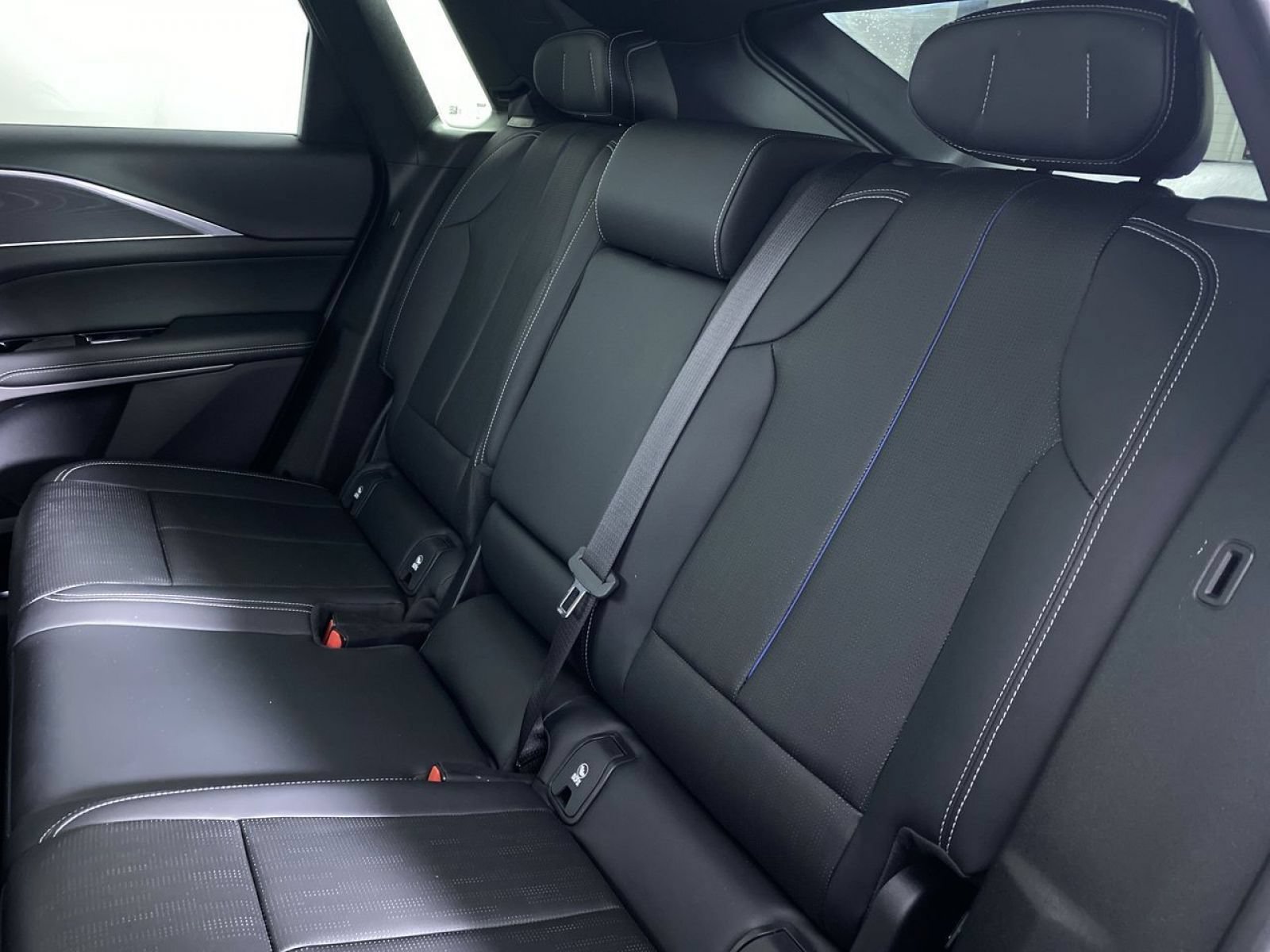 Certified 2024 Cadillac Lyriq Luxury AWD/4WD image 13