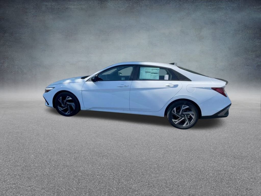 Used 2025 Hyundai Elantra SEL image 15