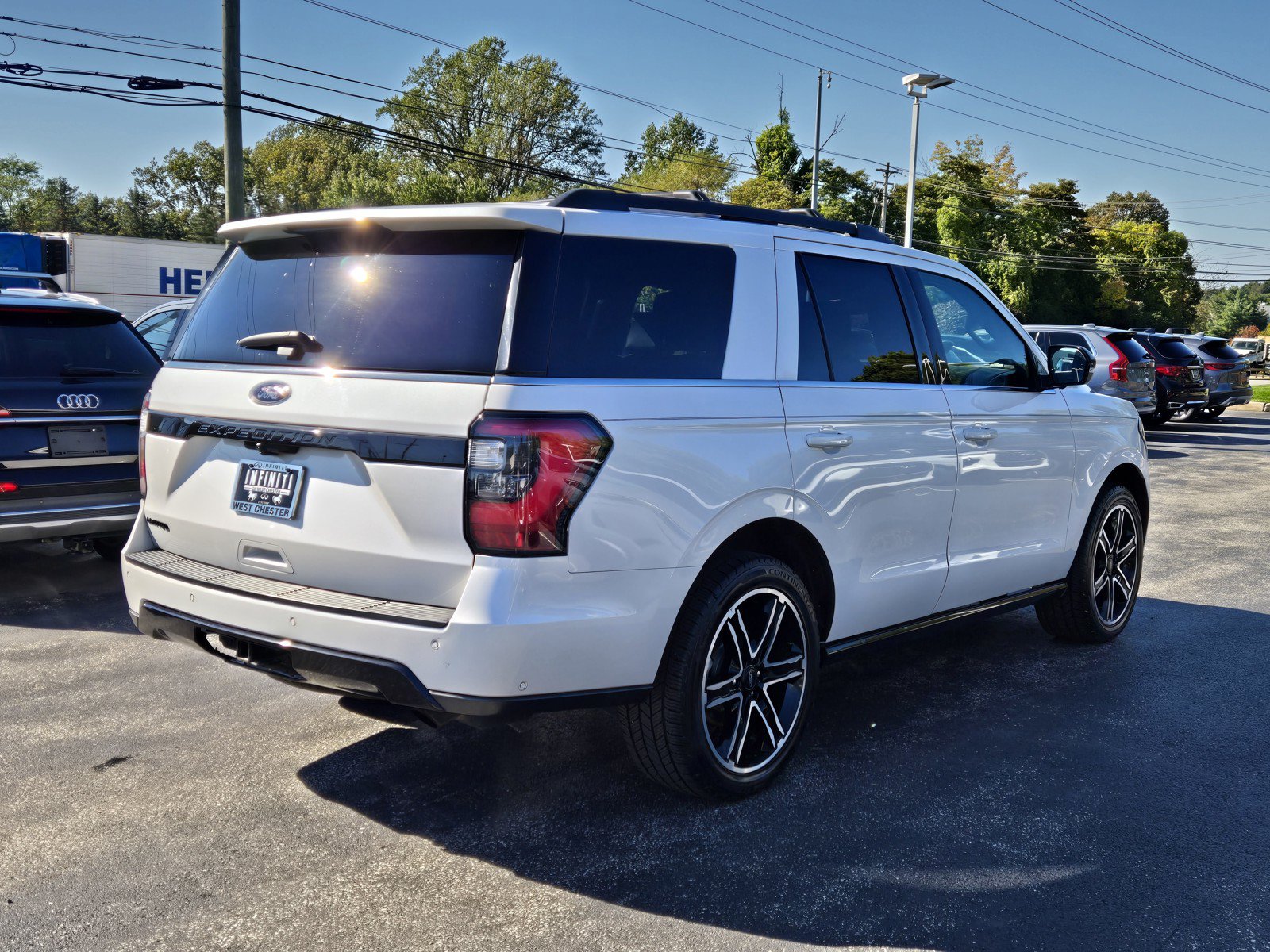 Used 2019 Ford Expedition Limited w/ Equipment Group 303A AWD/4WD image 4