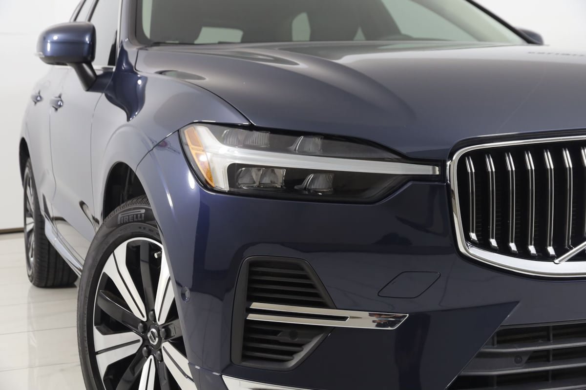 Used 2023 Volvo XC60 T8 Plus AWD/4WD image 17
