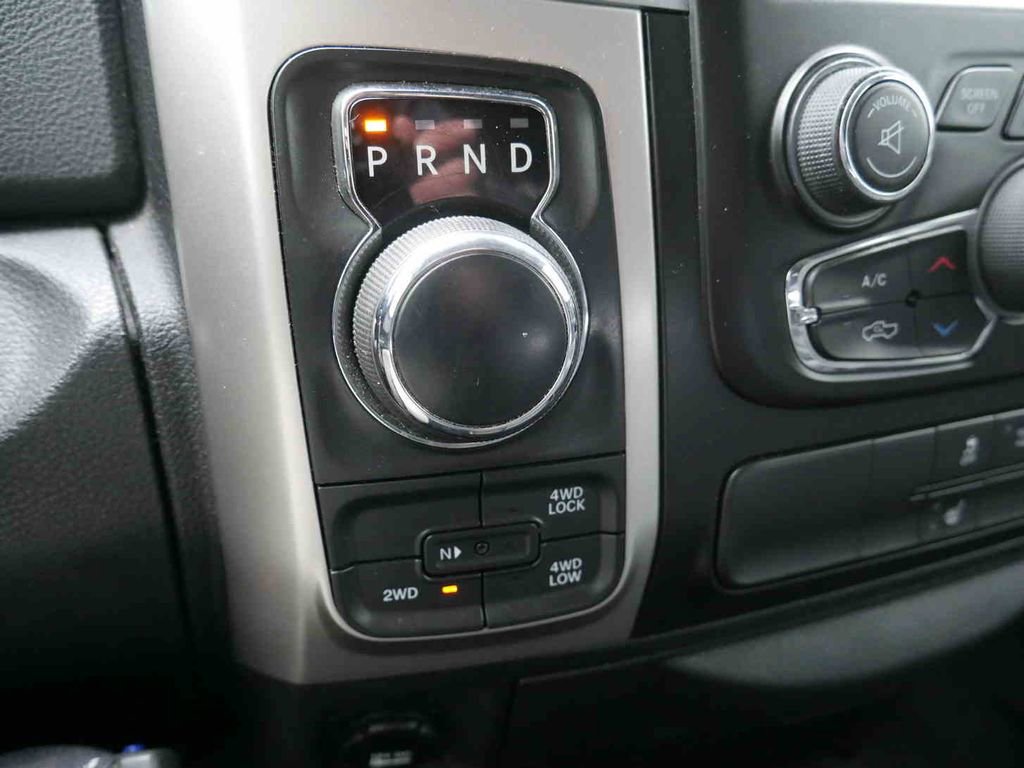 Used 2018 RAM 1500 SLT image 33