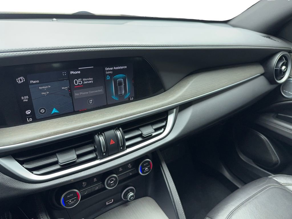 Used 2022 Alfa Romeo Stelvio Ti AWD/4WD image 17