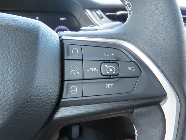 Used 2023 Jeep Grand Cherokee Altitude AWD/4WD image 19